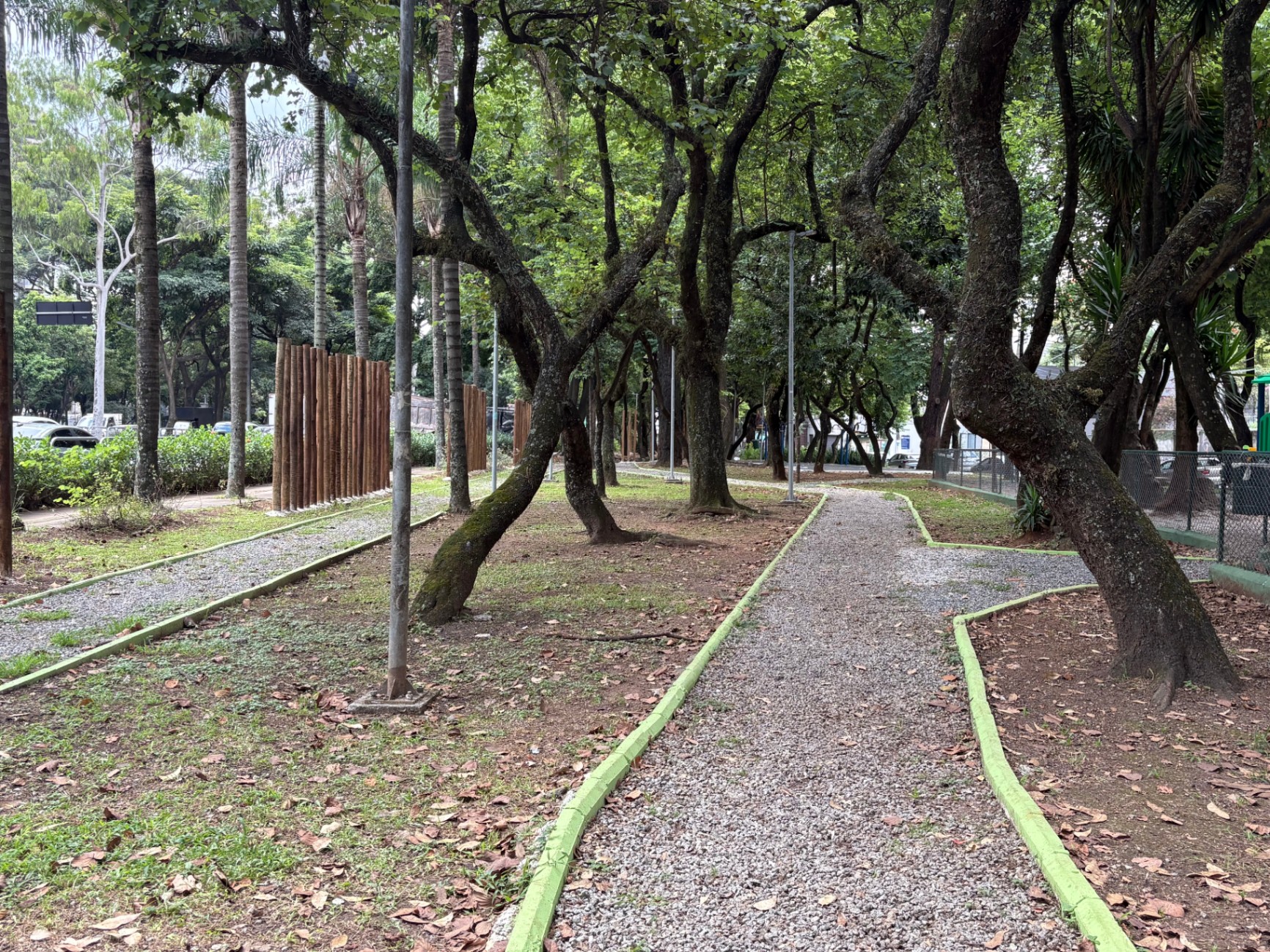 Fotos da Praça David Nasser: pump track, playground, cachorródromo, mesas de jogos, academia ao ar livre e caminhos arborizados
