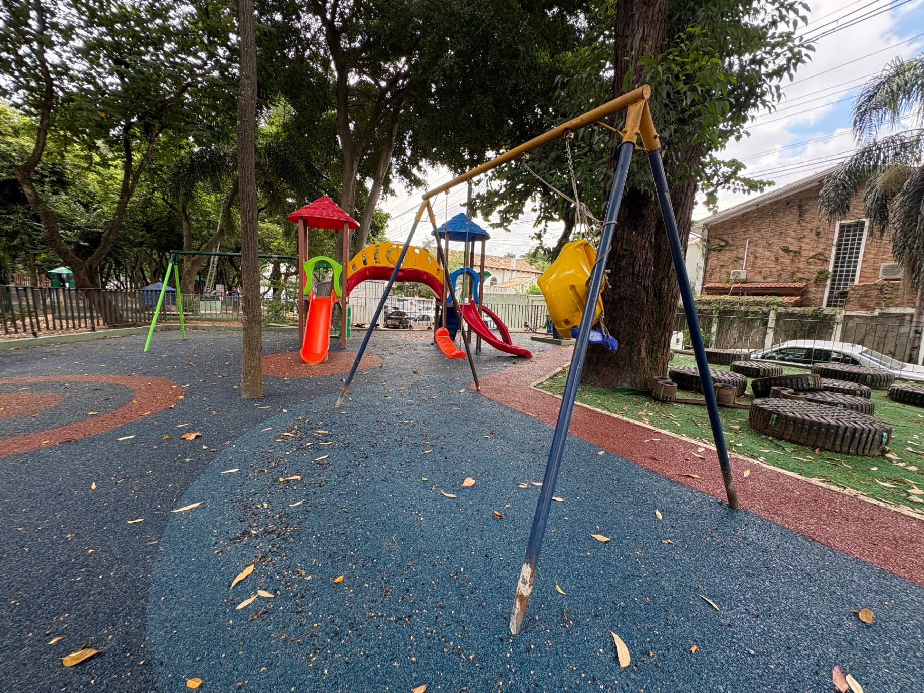Fotos da Praça David Nasser: pump track, playground, cachorródromo, mesas de jogos, academia ao ar livre e caminhos arborizados